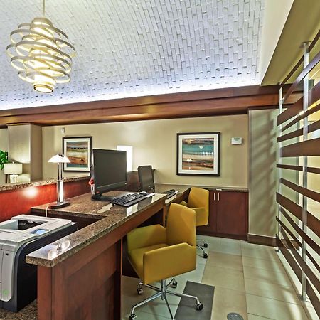 Embassy Suites By Hilton Dallas Market Center Экстерьер фото