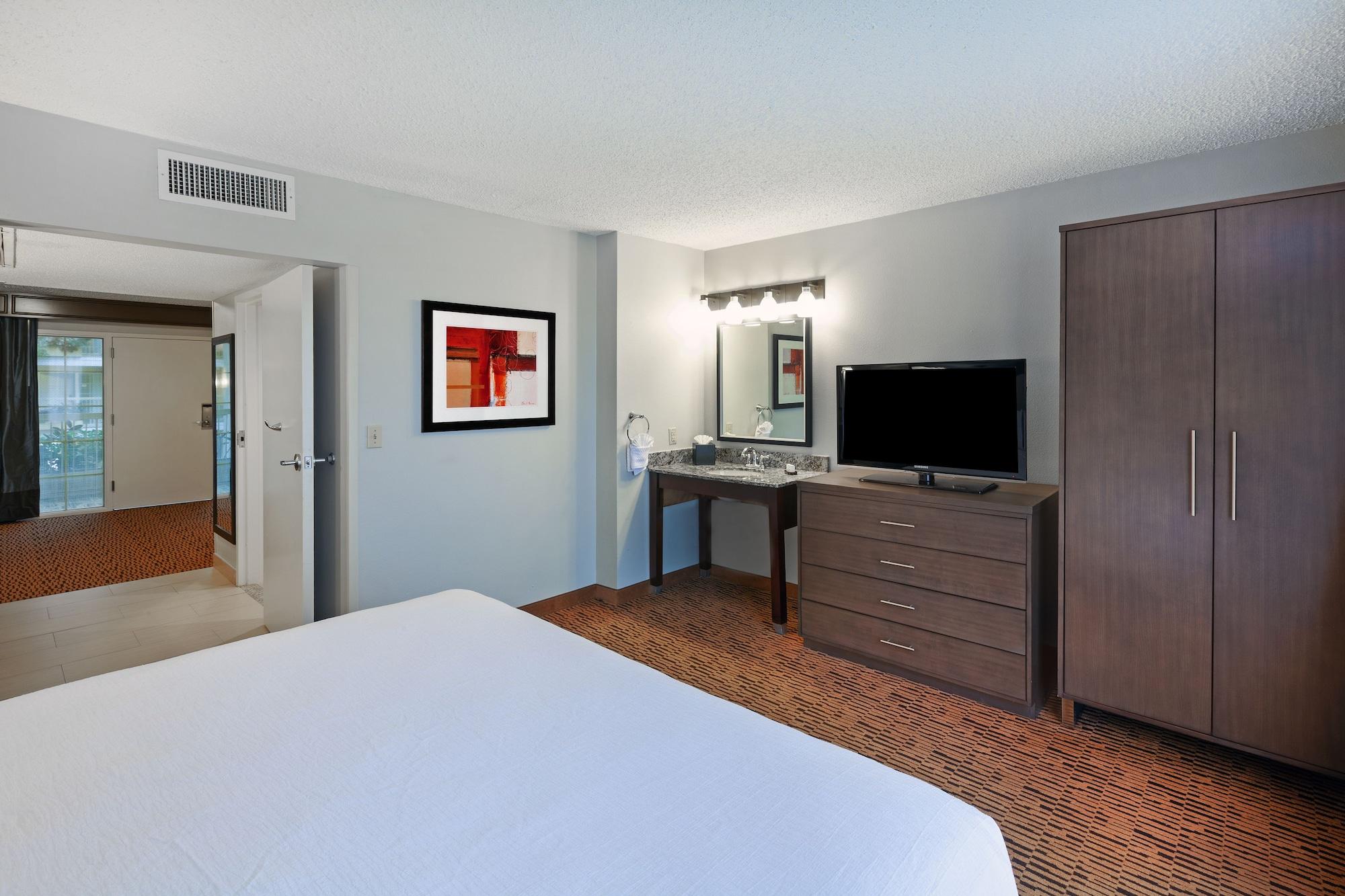 Embassy Suites By Hilton Dallas Market Center Экстерьер фото