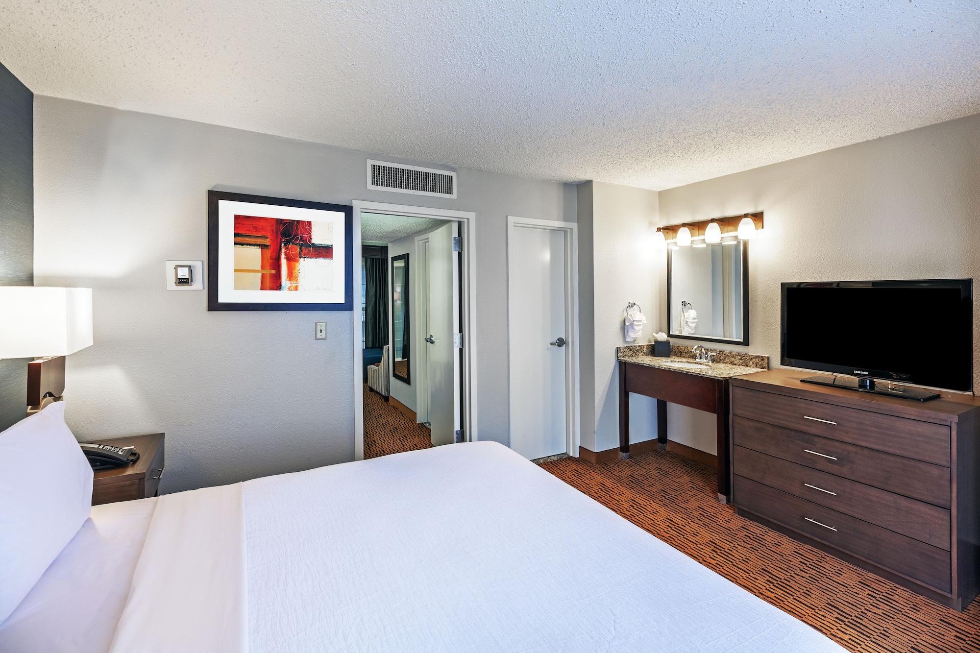 Embassy Suites By Hilton Dallas Market Center Экстерьер фото