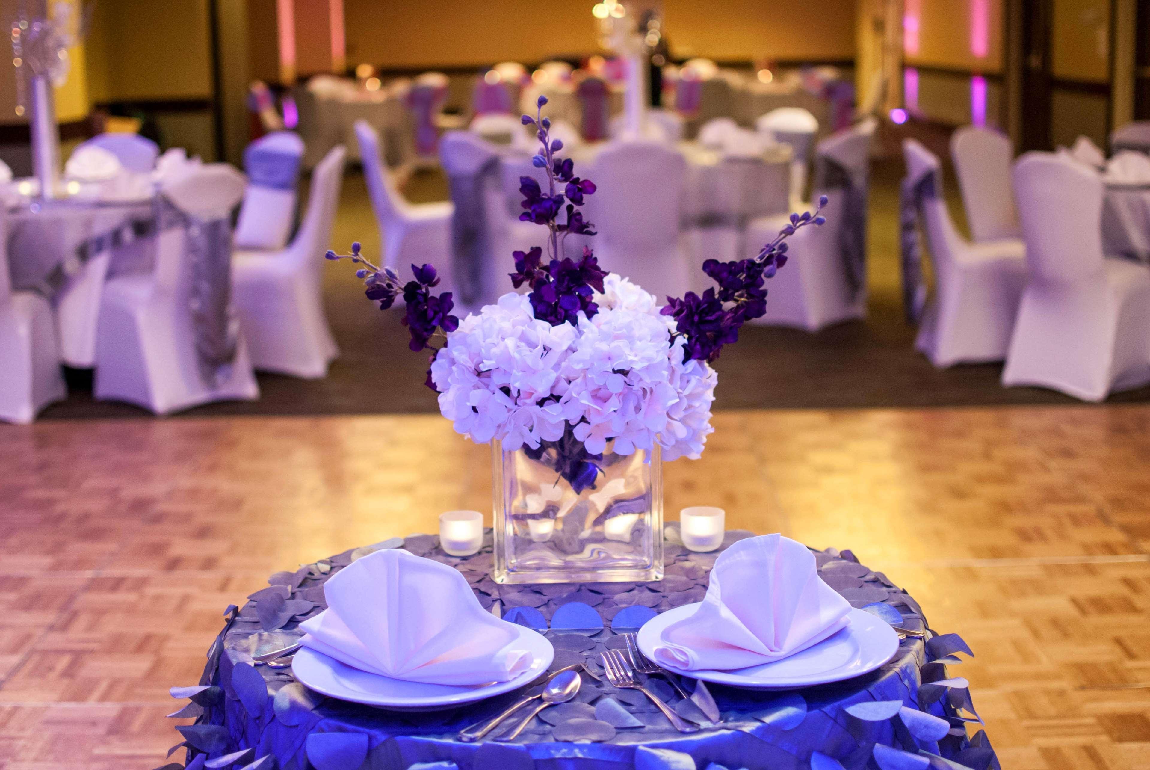 Embassy Suites By Hilton Dallas Market Center Экстерьер фото