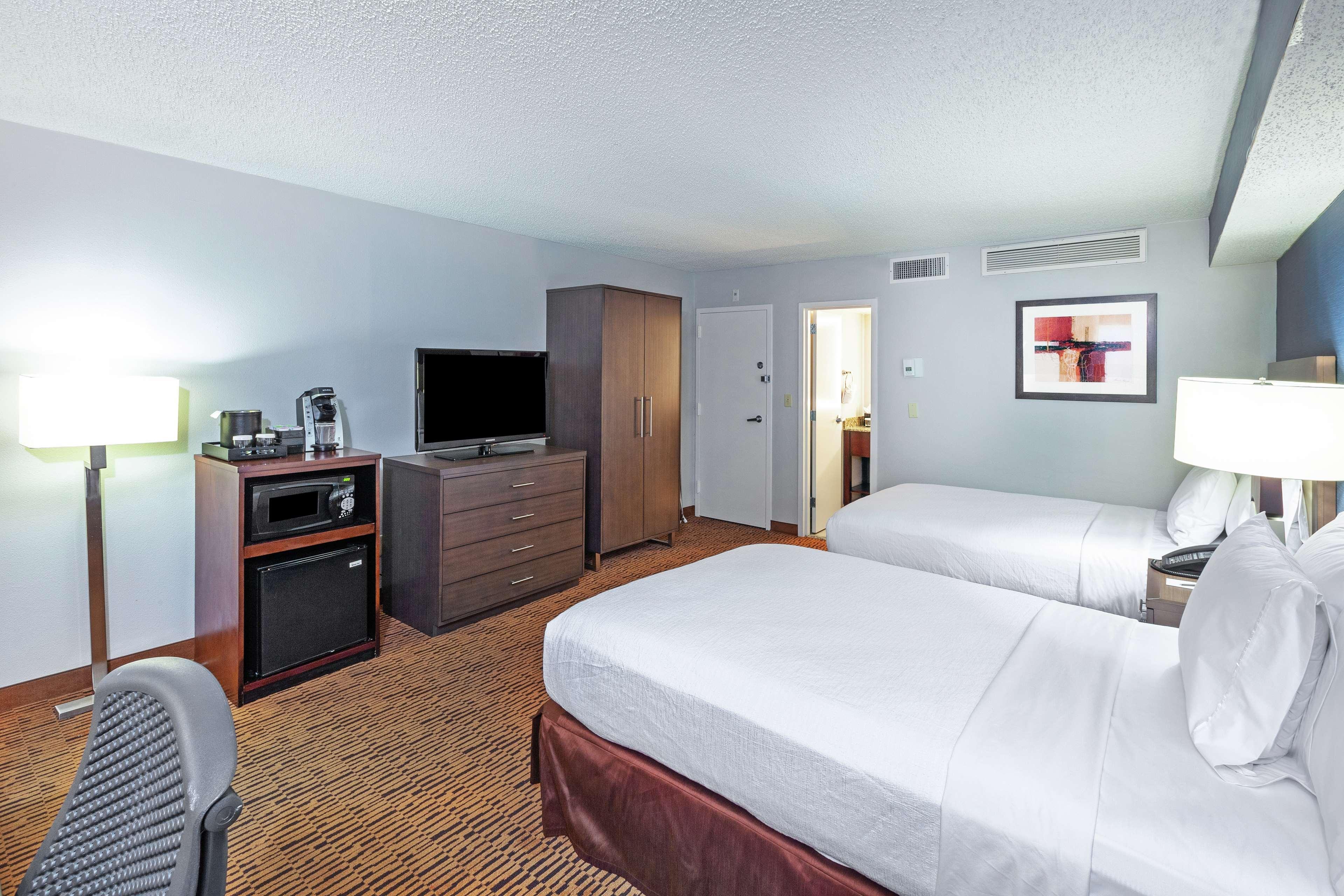 Embassy Suites By Hilton Dallas Market Center Экстерьер фото