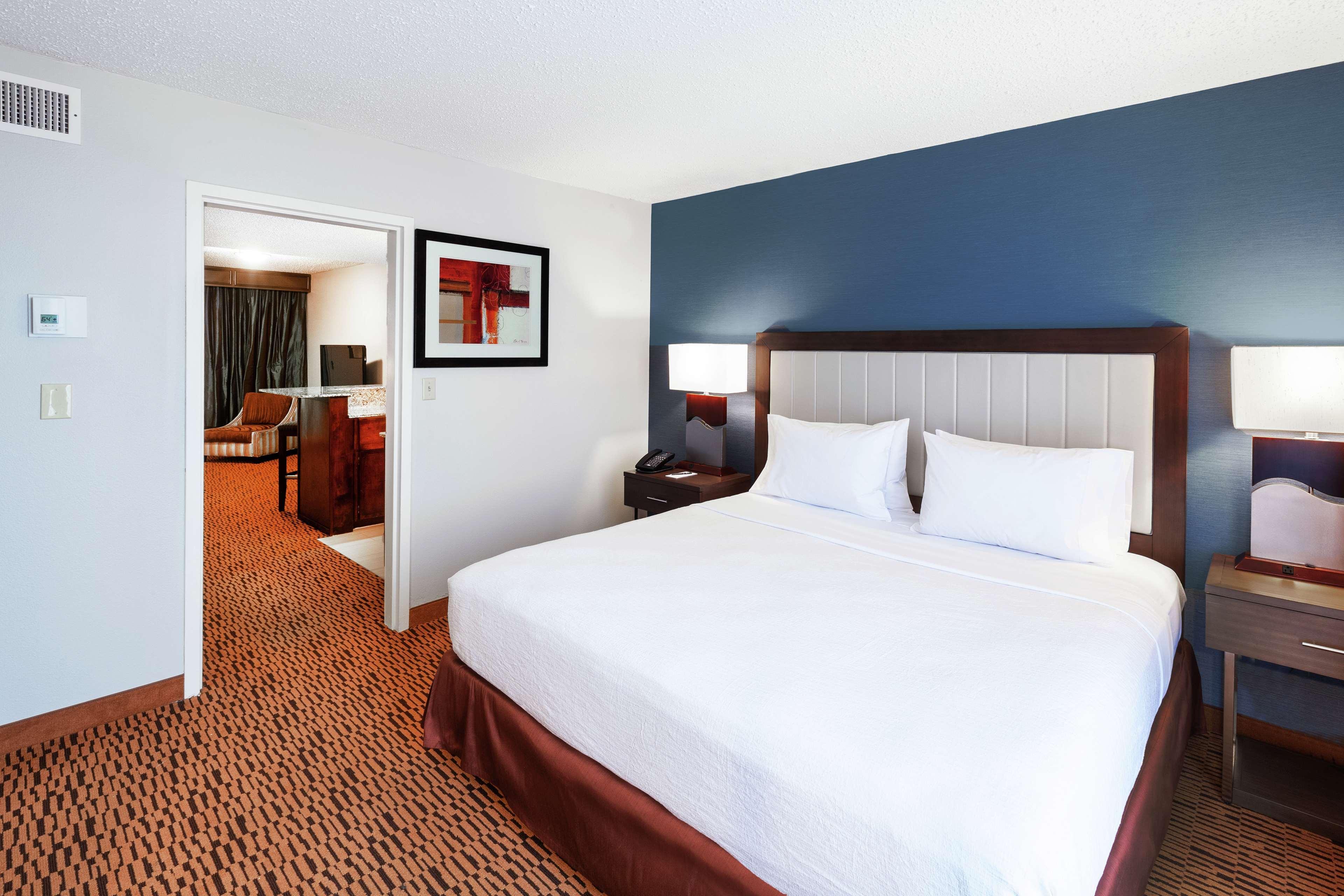 Embassy Suites By Hilton Dallas Market Center Экстерьер фото