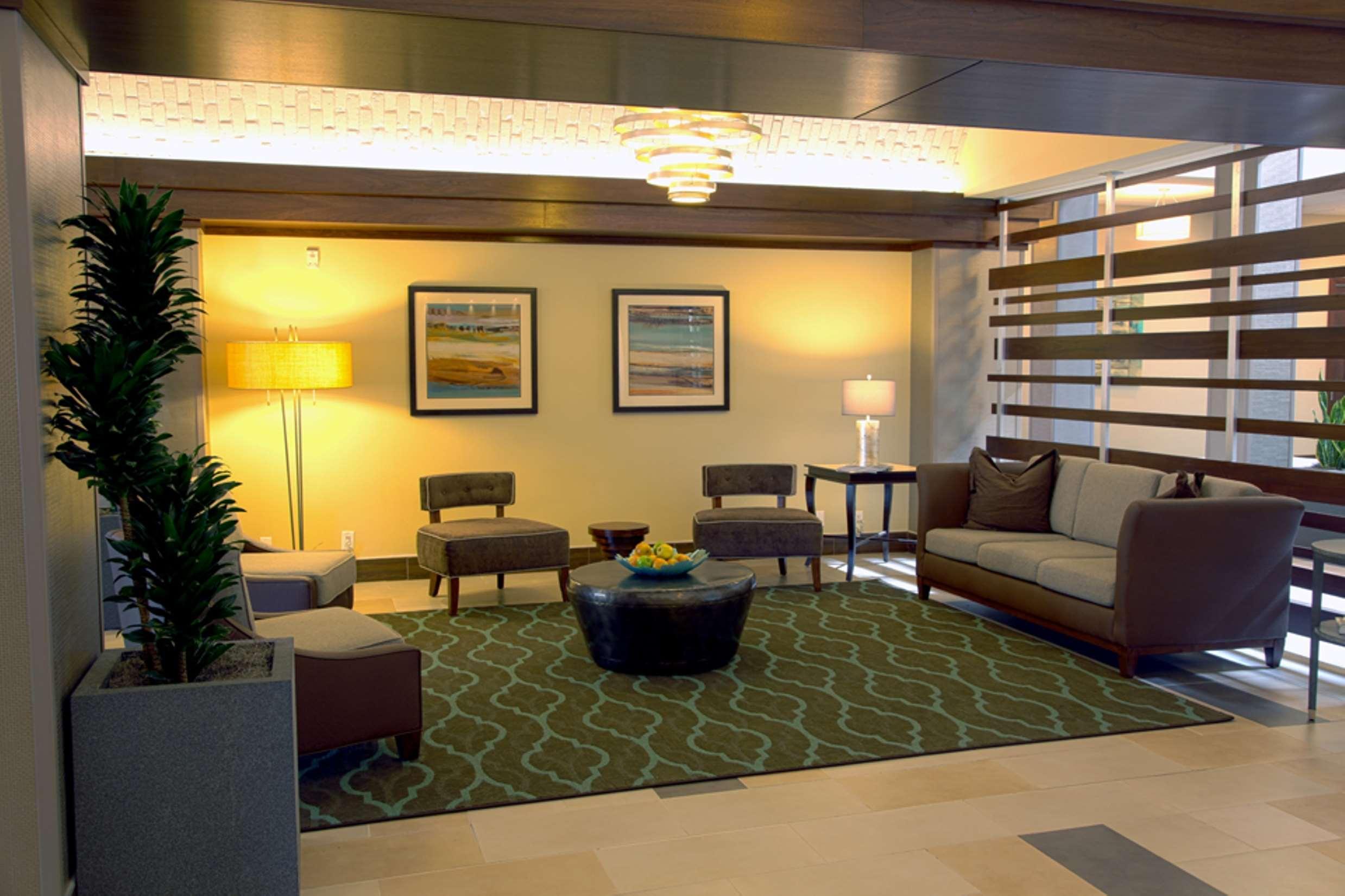 Embassy Suites By Hilton Dallas Market Center Интерьер фото