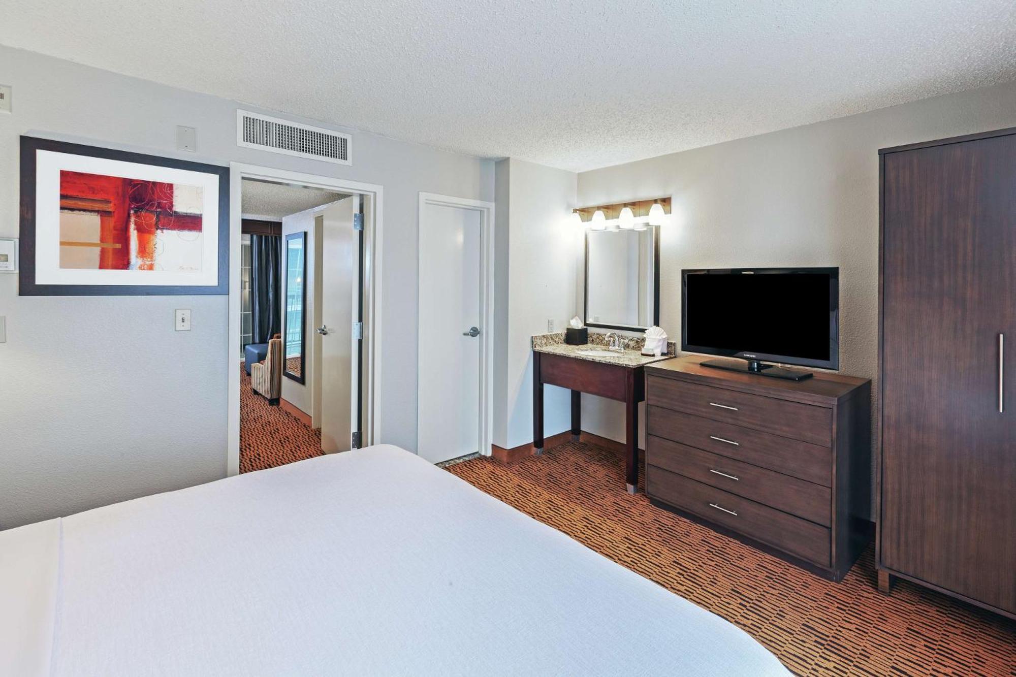 Embassy Suites By Hilton Dallas Market Center Экстерьер фото
