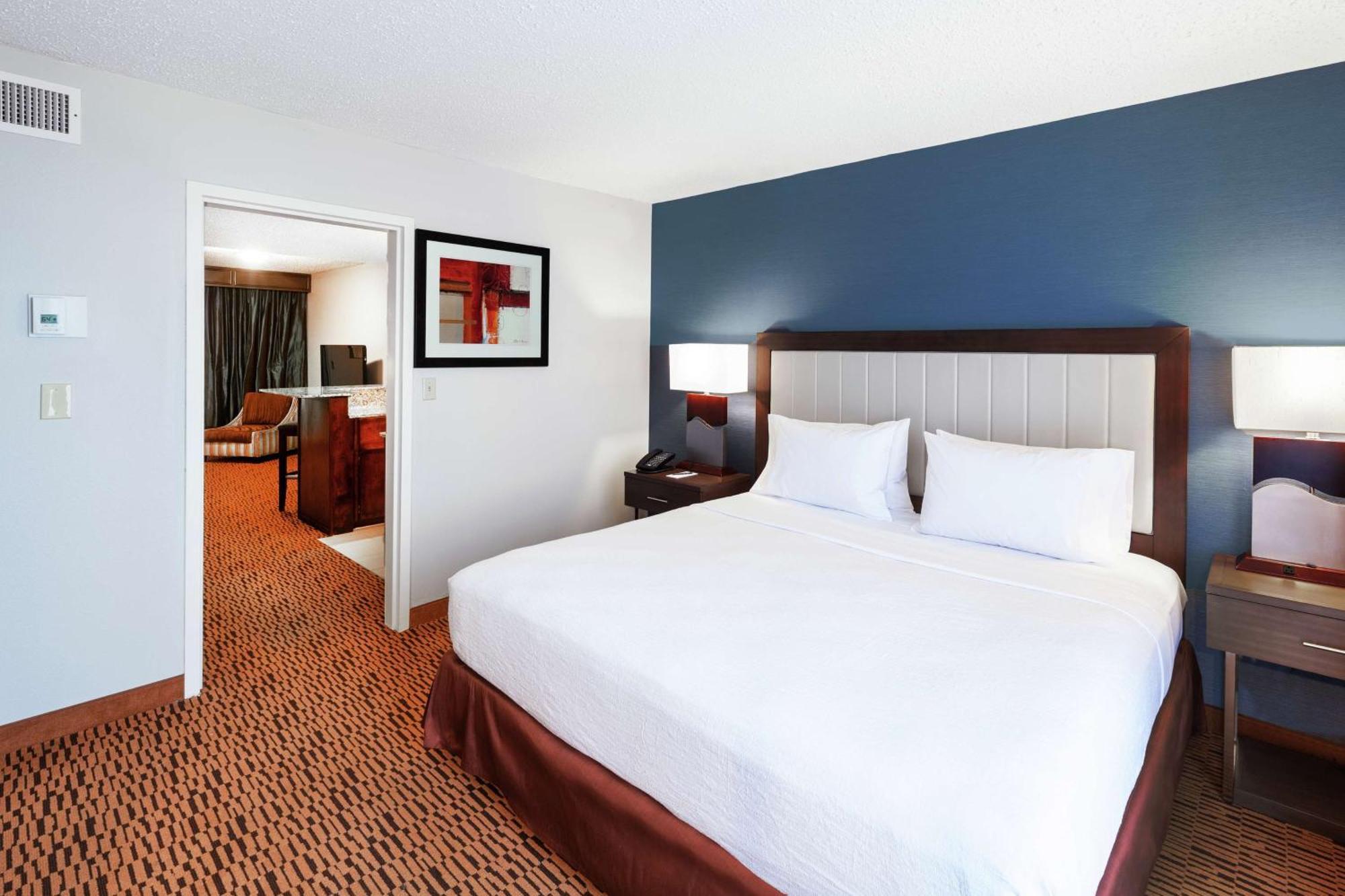 Embassy Suites By Hilton Dallas Market Center Экстерьер фото
