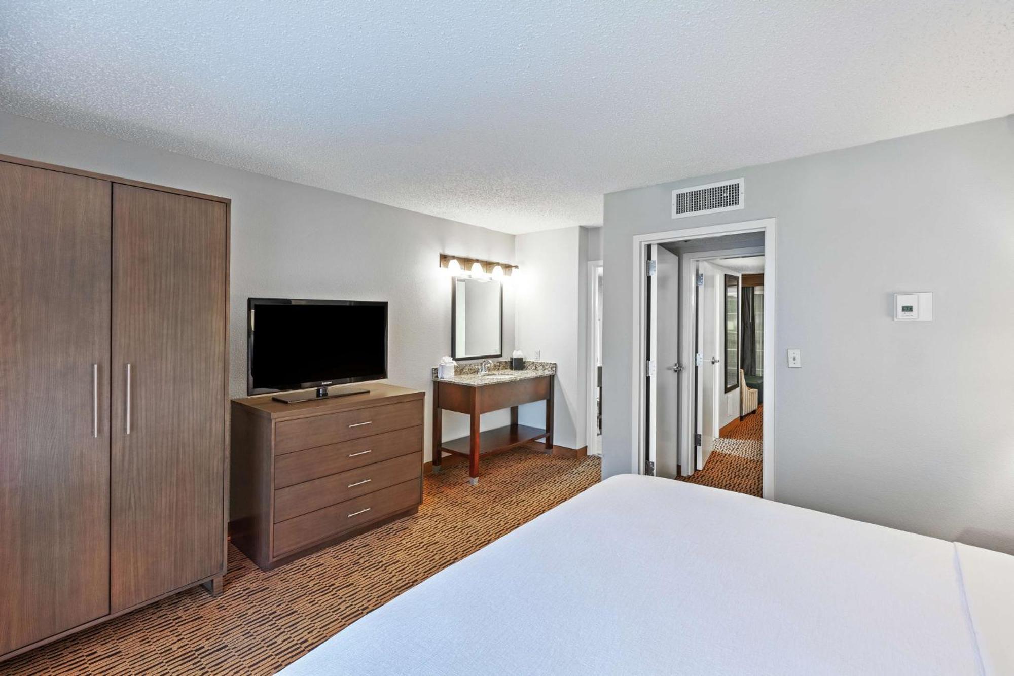 Embassy Suites By Hilton Dallas Market Center Экстерьер фото