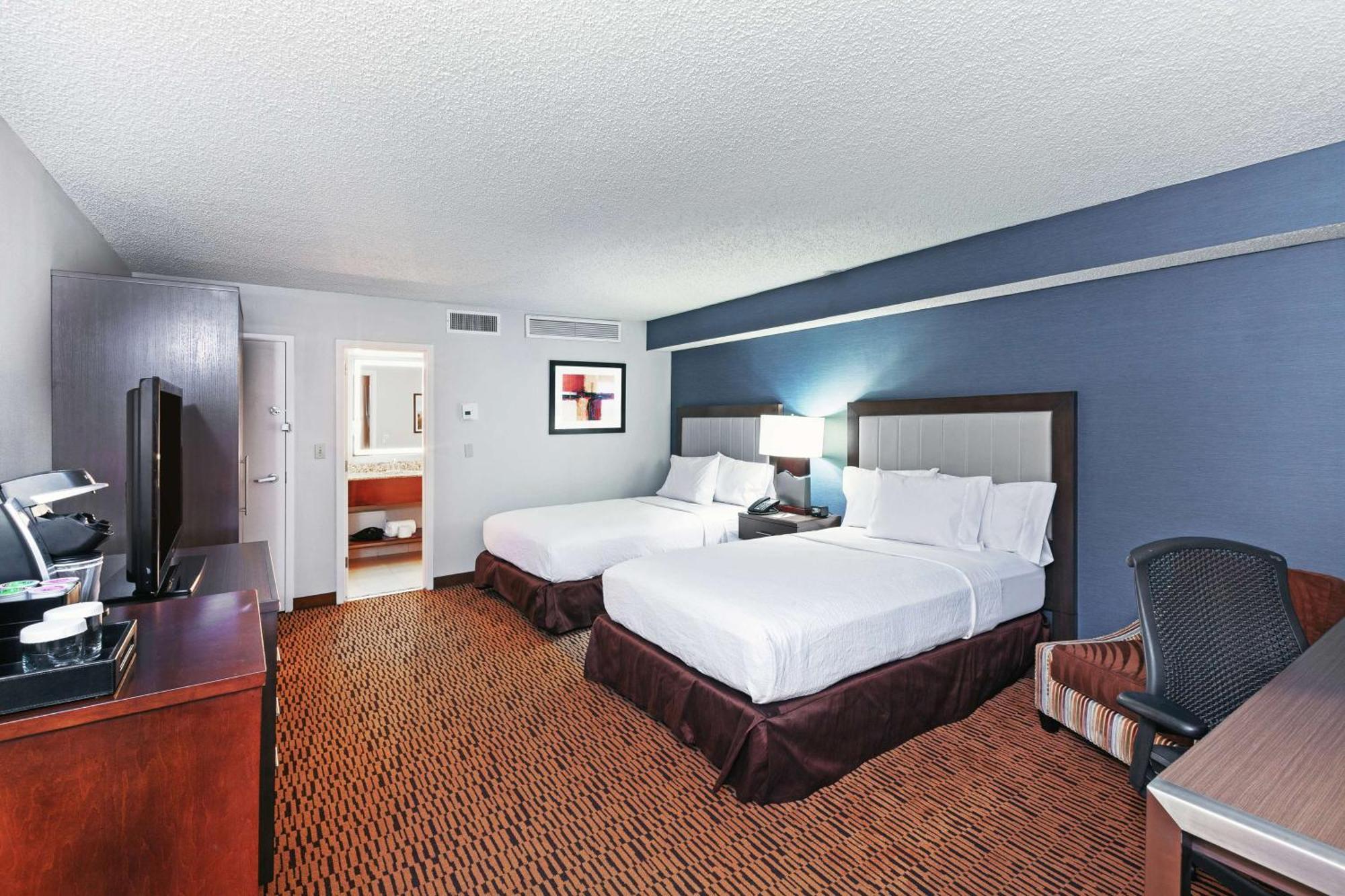 Embassy Suites By Hilton Dallas Market Center Экстерьер фото
