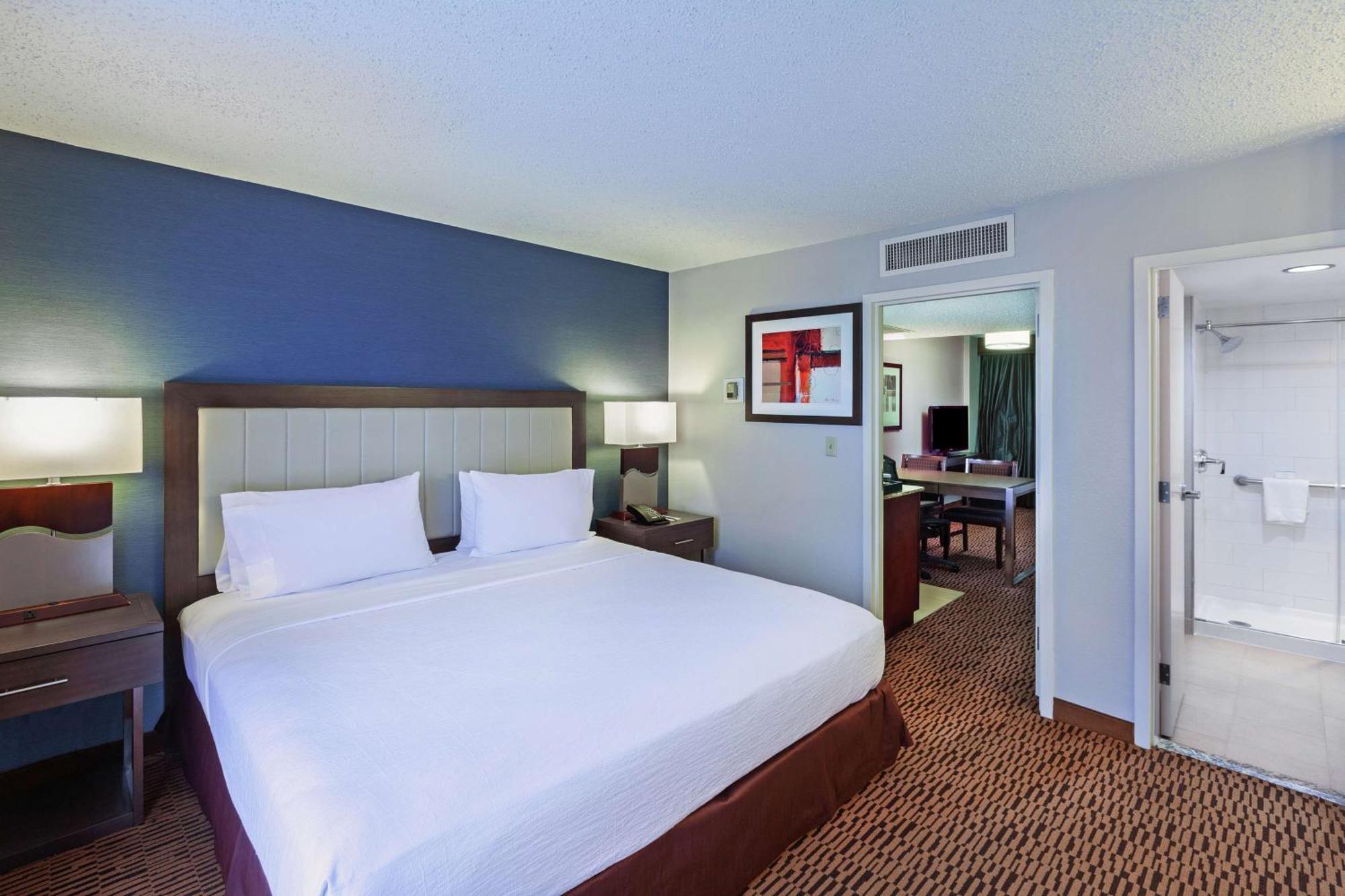 Embassy Suites By Hilton Dallas Market Center Экстерьер фото