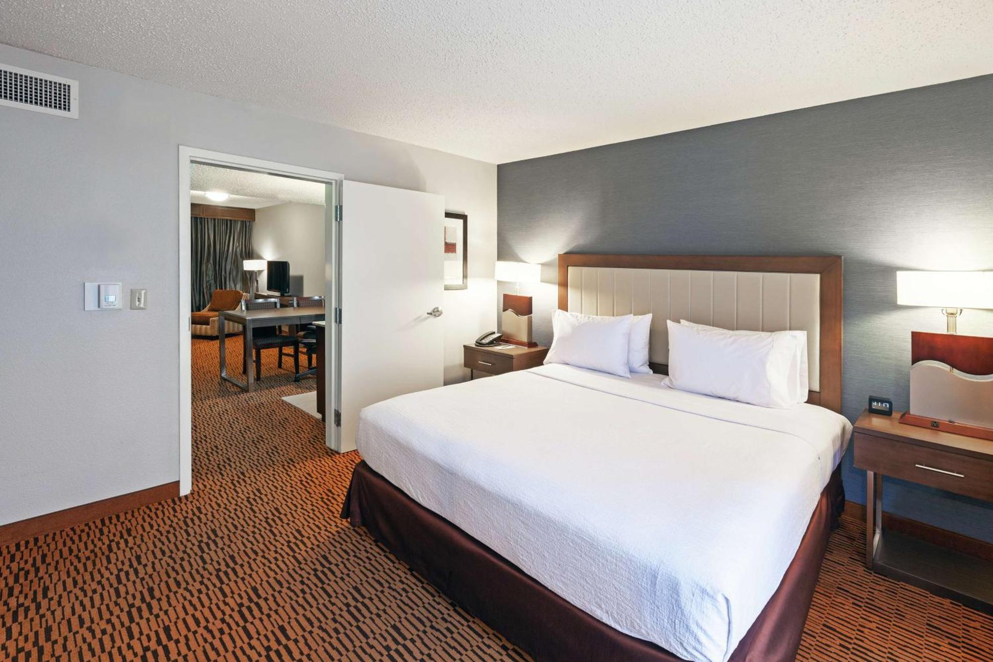 Embassy Suites By Hilton Dallas Market Center Экстерьер фото
