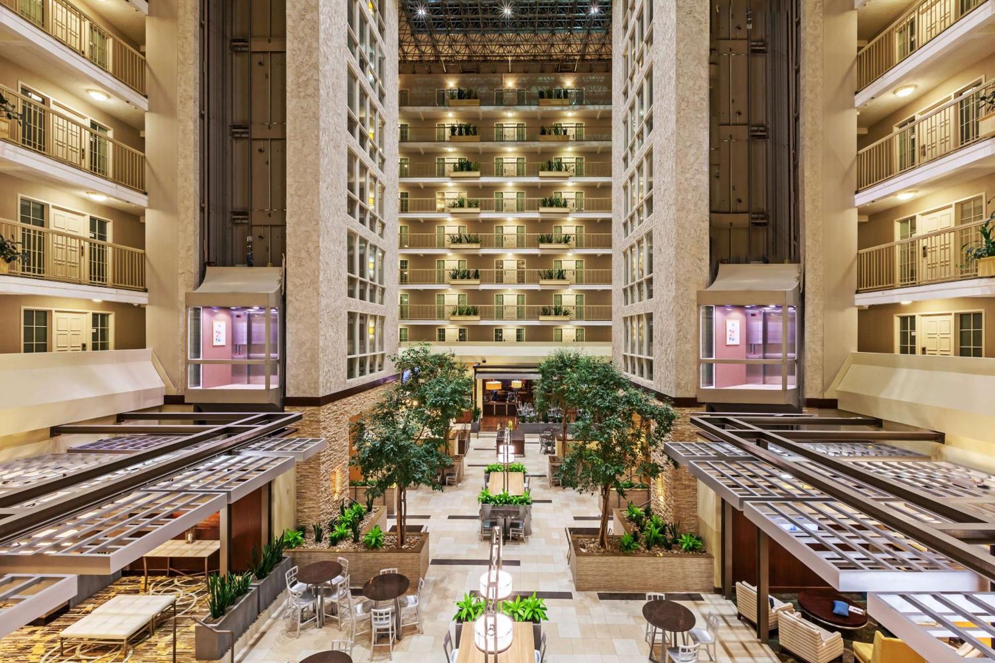 Embassy Suites By Hilton Dallas Market Center Экстерьер фото